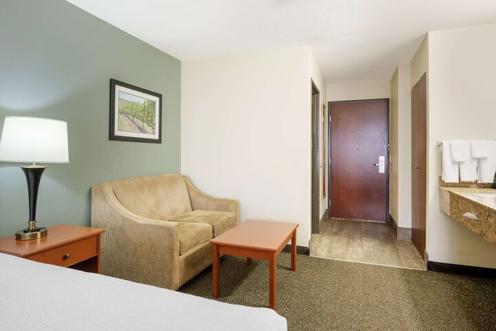 Room 8 of 36