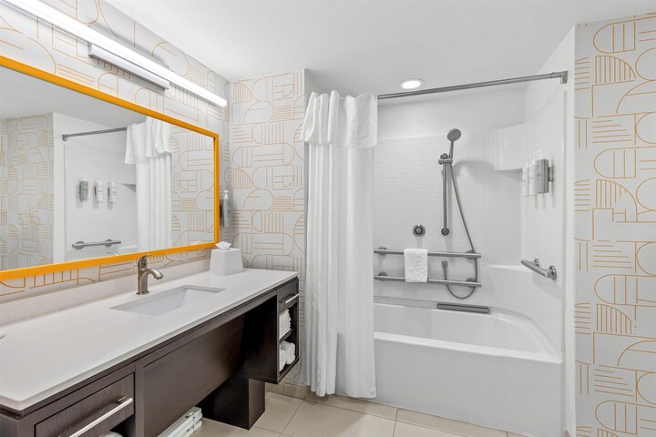 Home2 Suites by Hilton Youngstown West / Austintown