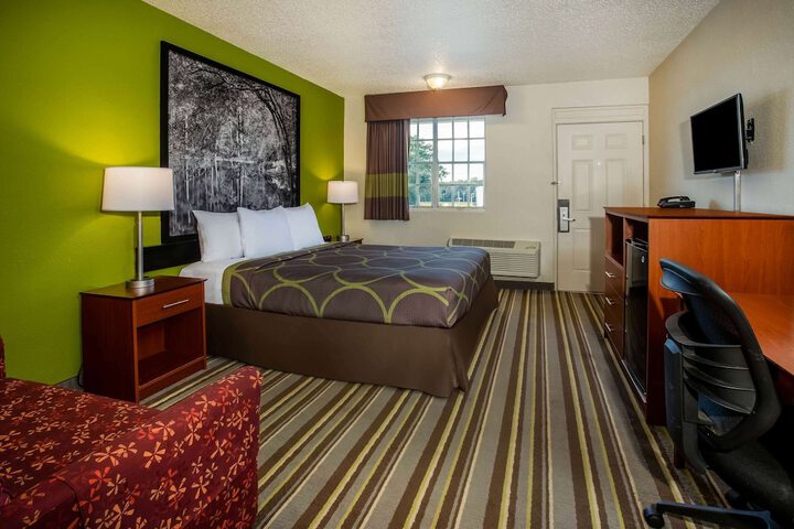 Room 35 of 46