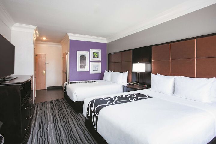 Room 8 of 33