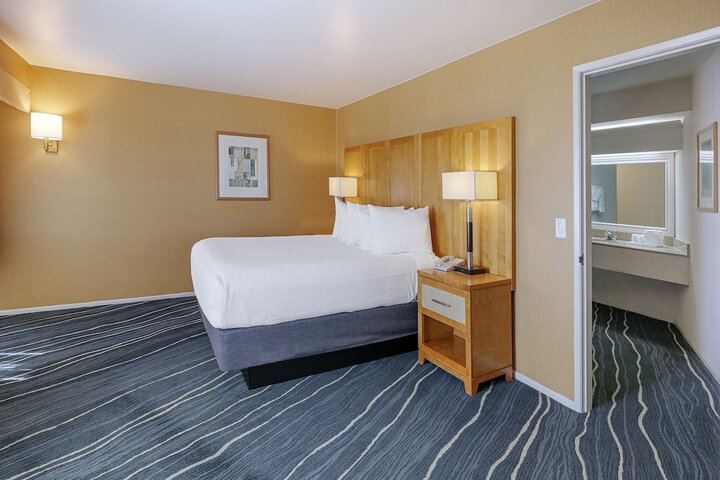 Room 33 of 66