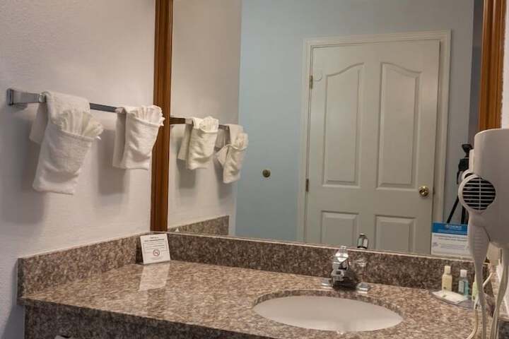 Room 12 of 27