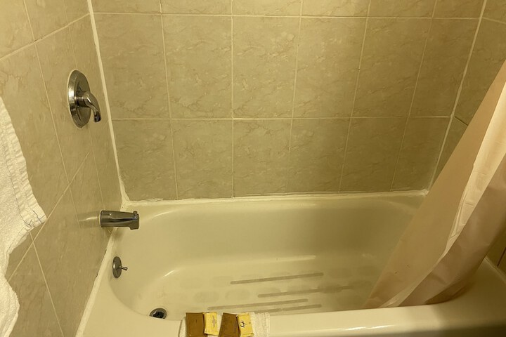Room 14 of 77