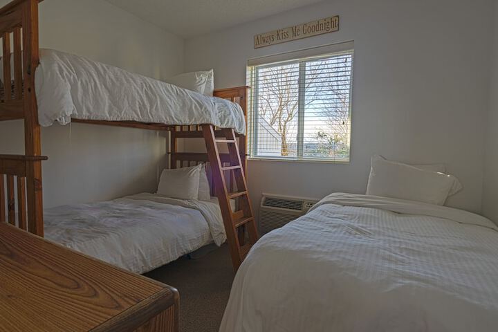 Room 36 of 173