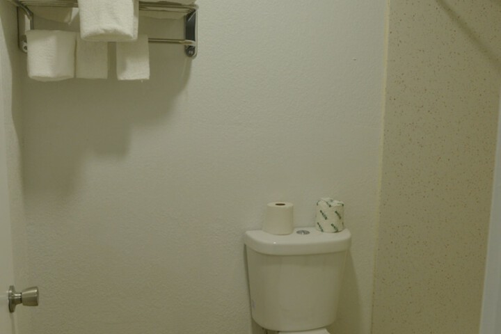 Room 32 of 49