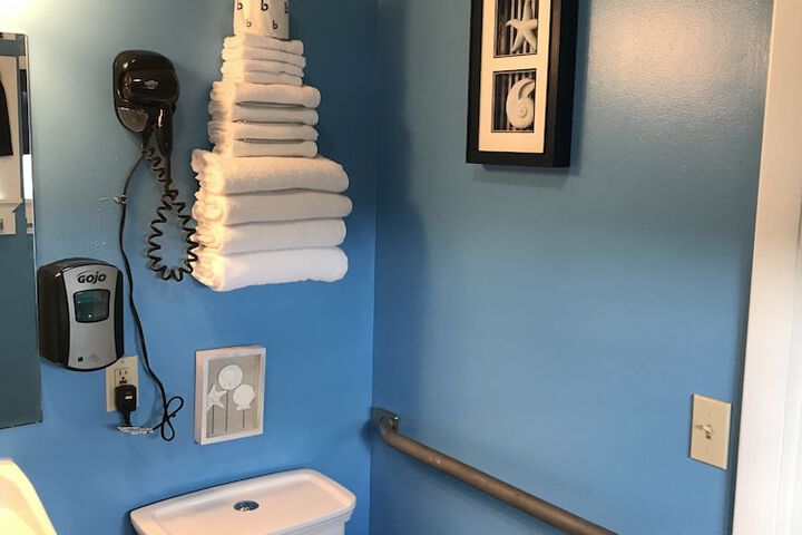 Room 34 of 105