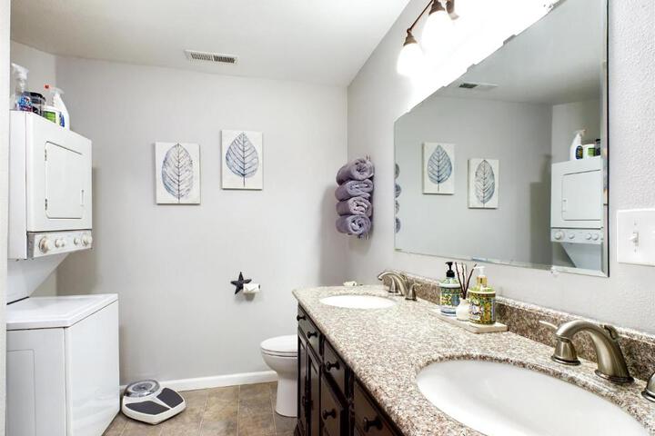 Beautiful Country Apartment AC, Pickleball, Billiards, Playground, Gardens