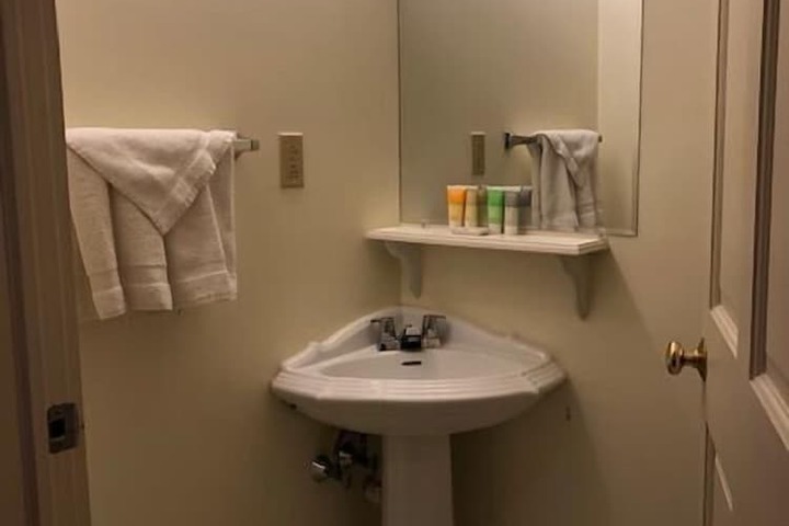 Camelot Restaurant & Inn