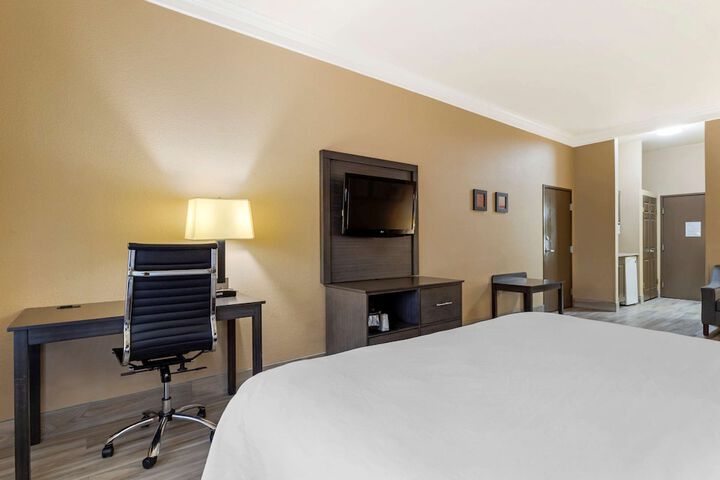 Room 28 of 43