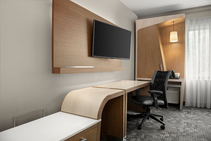 Room 25 of 37