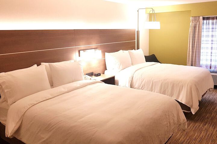 Room 28 of 62