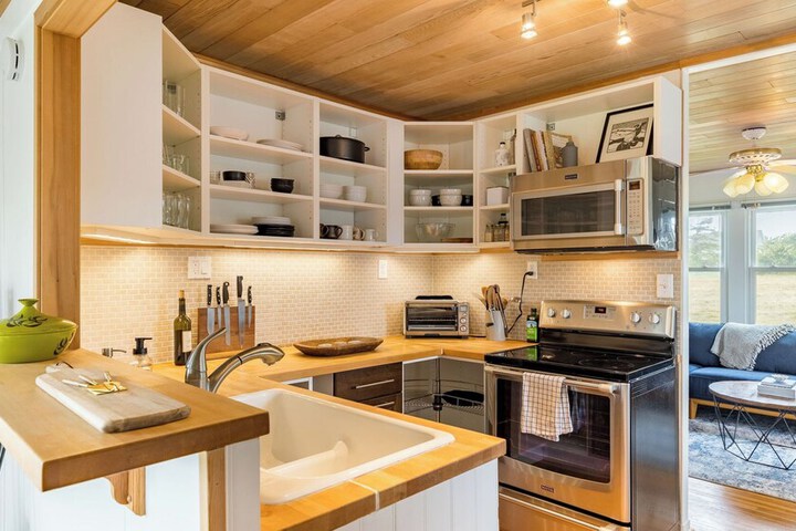 Swan Lake Cottage by Avantstay Views + Firepit