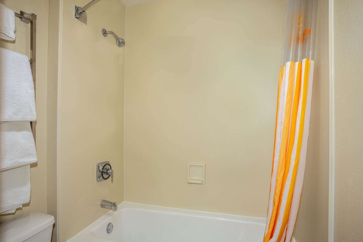 Room 10 of 30