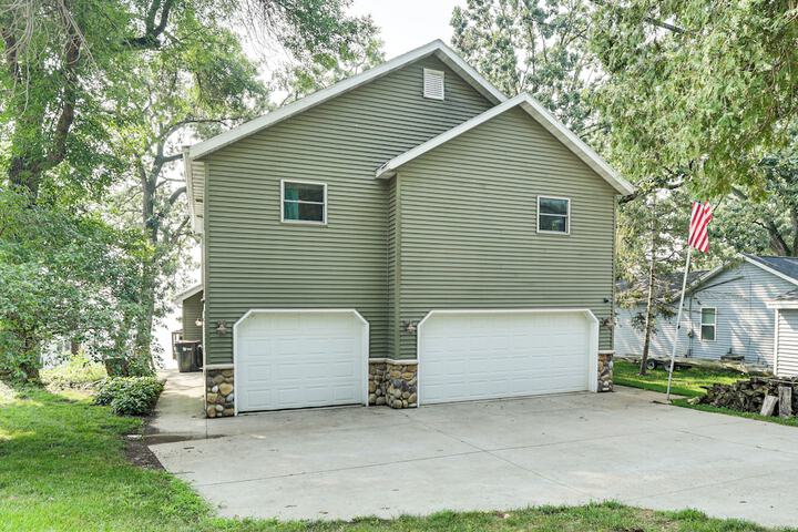 Spacious Edgerton Home w / Private Beach & Views!