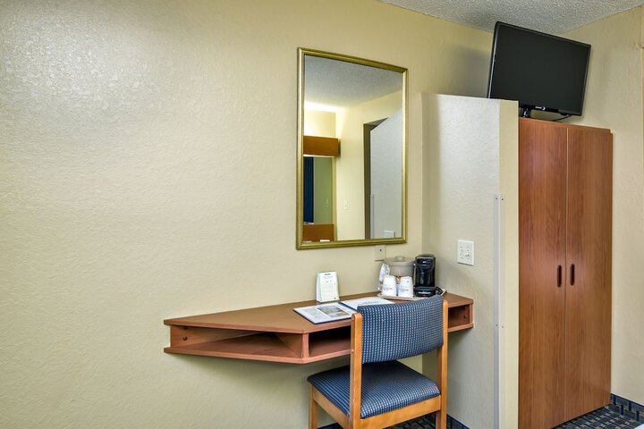 Room 28 of 50
