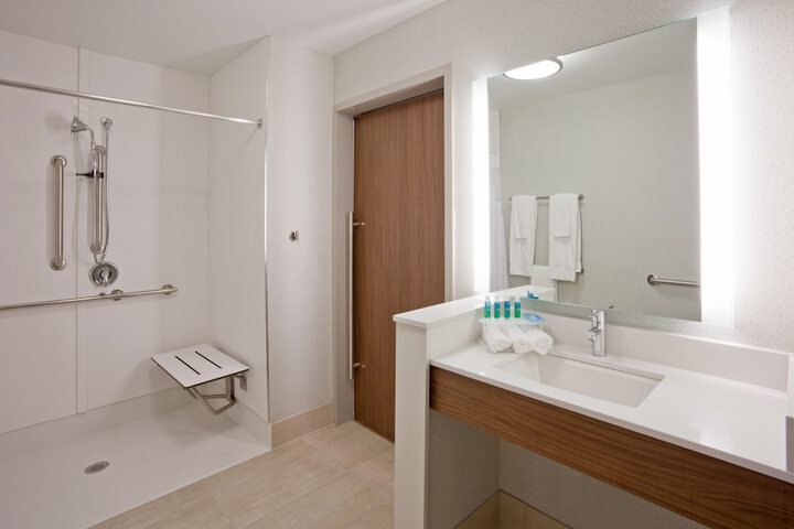 Room 16 of 50
