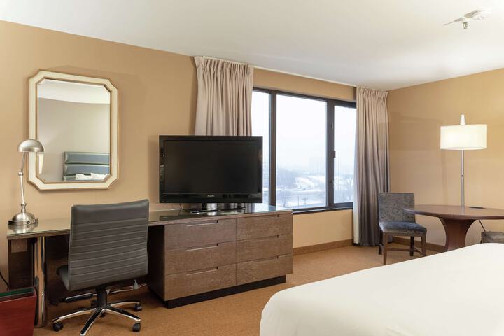 Room 33 of 64