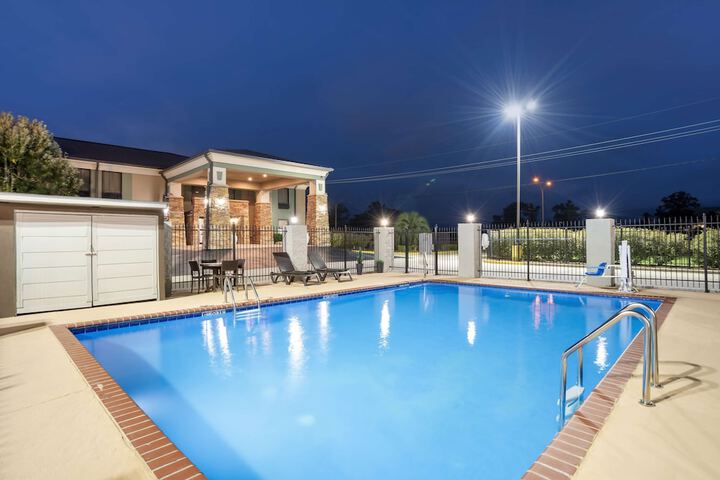 Pool 4 of 27