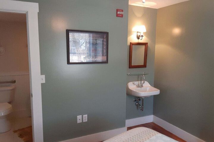 Room 11 of 37