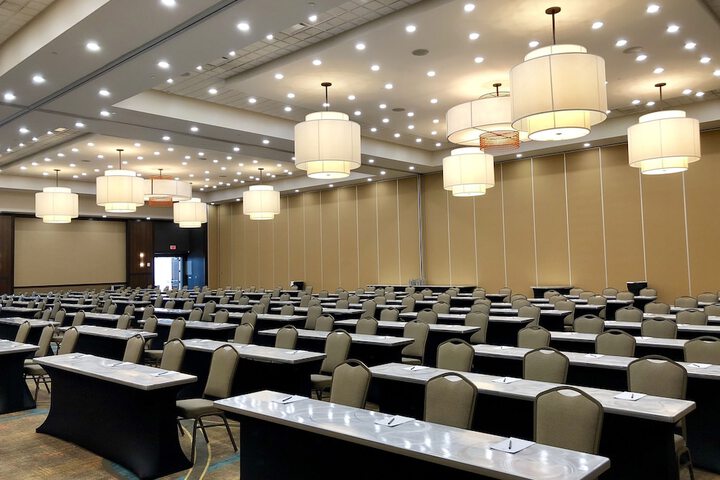 Embassy Suites by Hilton Chicago Naperville