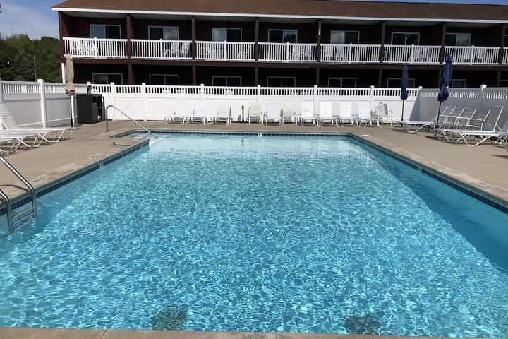 Naders Motel & Suites