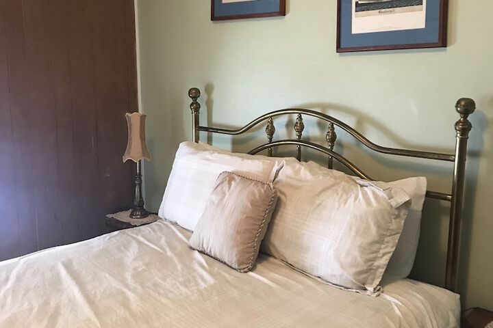 Room 27 of 62