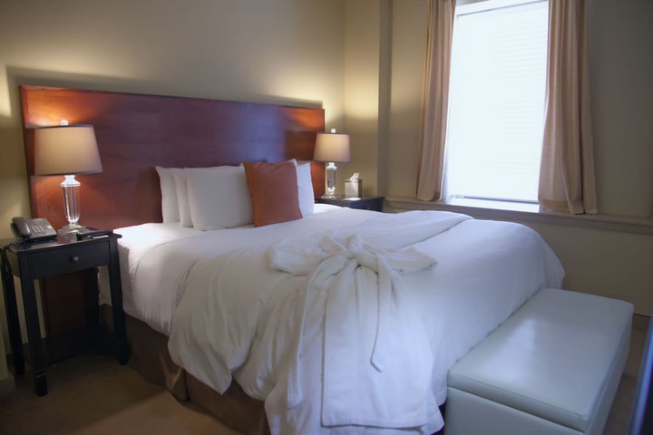 Room 9 of 31