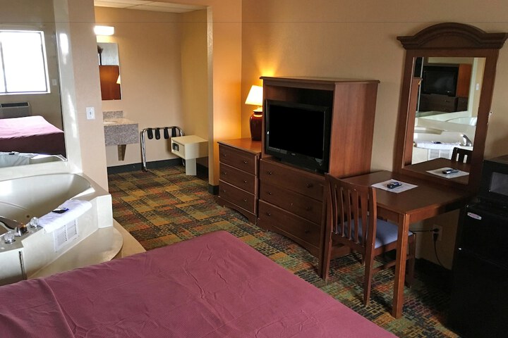 Room 4 of 12