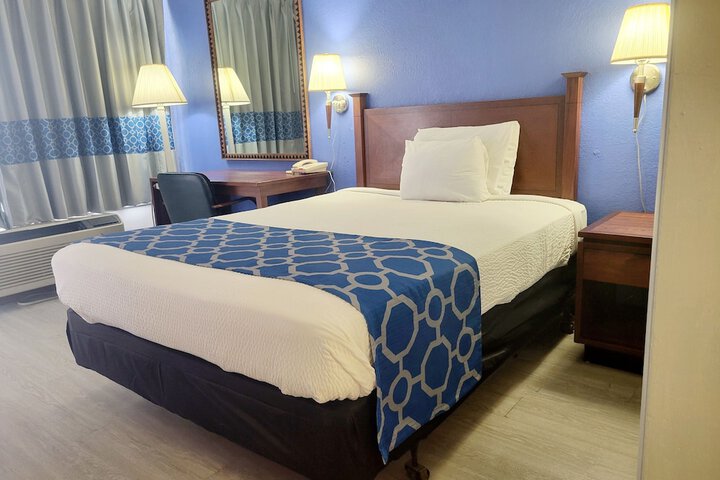 Room 34 of 40