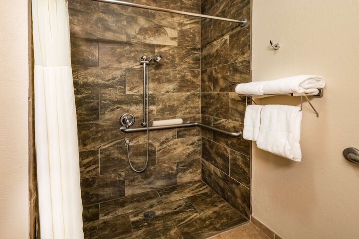 Best Western Plus Riverfront Hotel & Suites