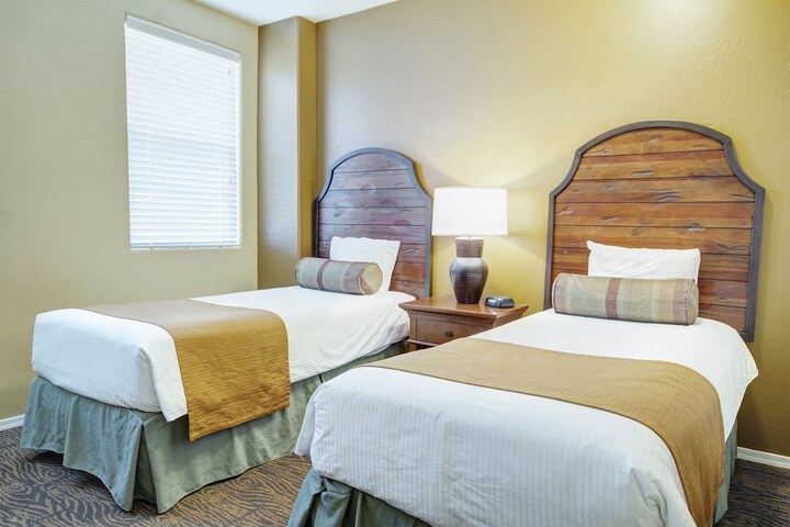 Room 42 of 77