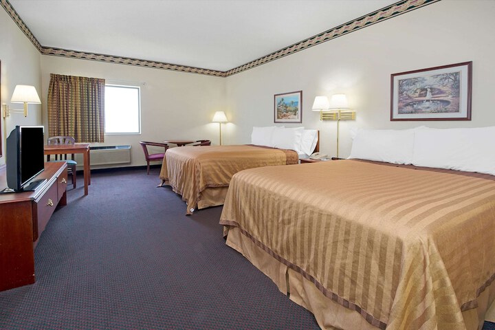 Room 6 of 22