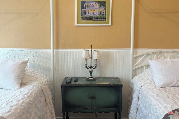 Room 23 of 162