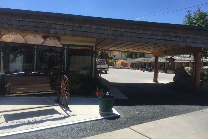 Rustic Inn Motel