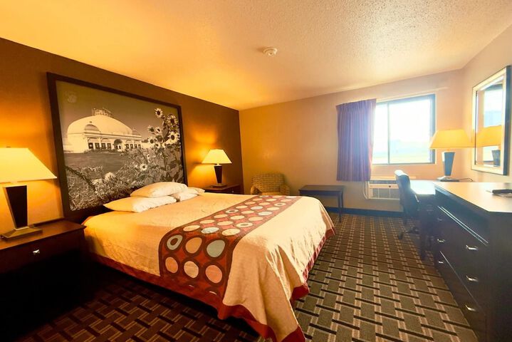 Super 8 by Wyndham Melrose