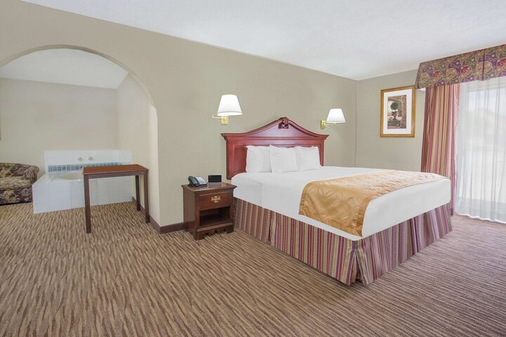 Room 10 of 22