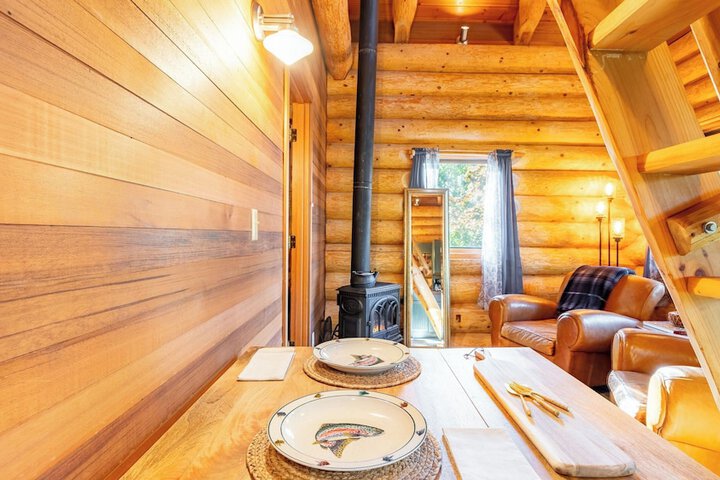 Penn Cove Overlook by Avantstay Cabin w / Views