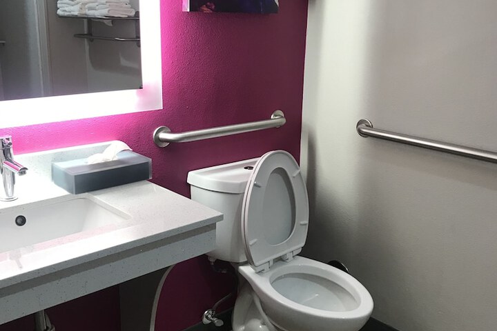 Room 27 of 40
