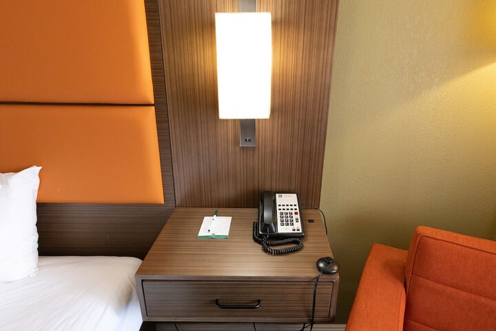 Room 18 of 38