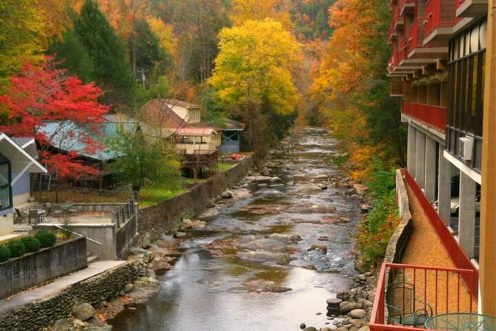 Baymont by Wyndham Gatlinburg on the River