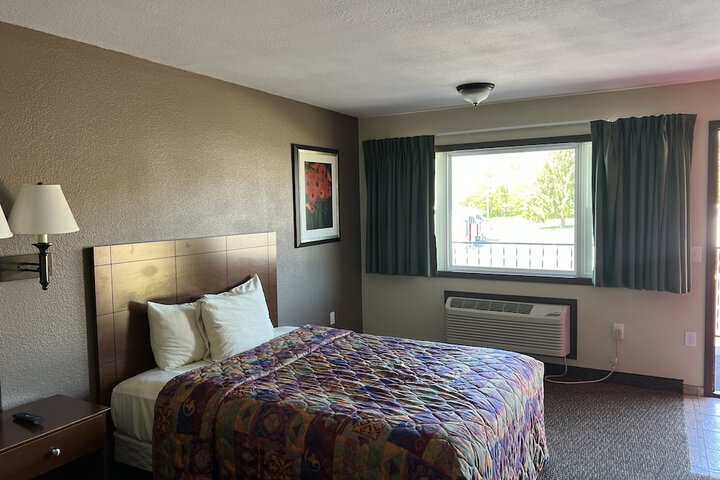Room 211 of 443