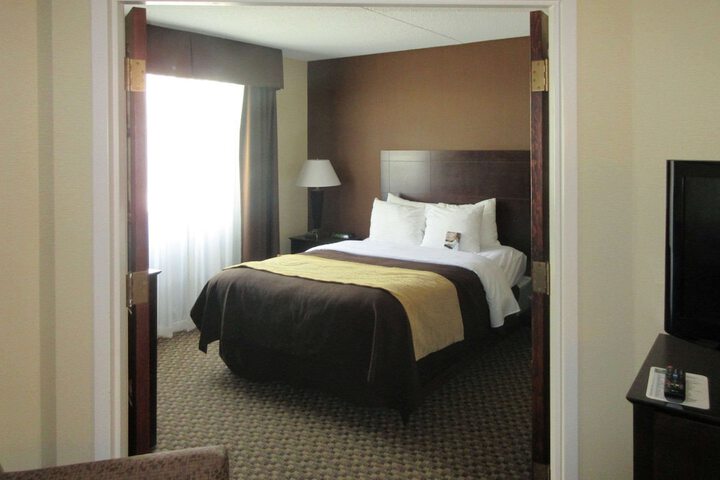 Comfort Inn & Suites Pittsburgh Fox Chapel