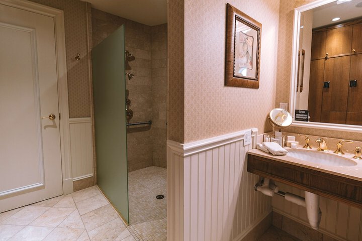 Room 47 of 106
