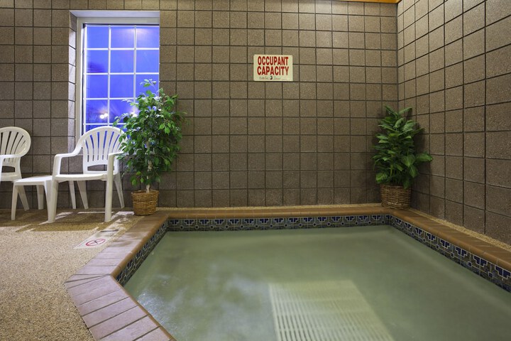 Paynesville Inn & Suites