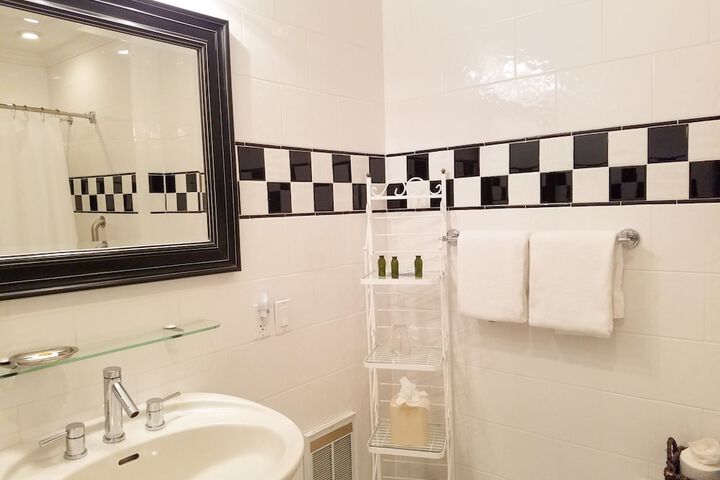 Room 32 of 114