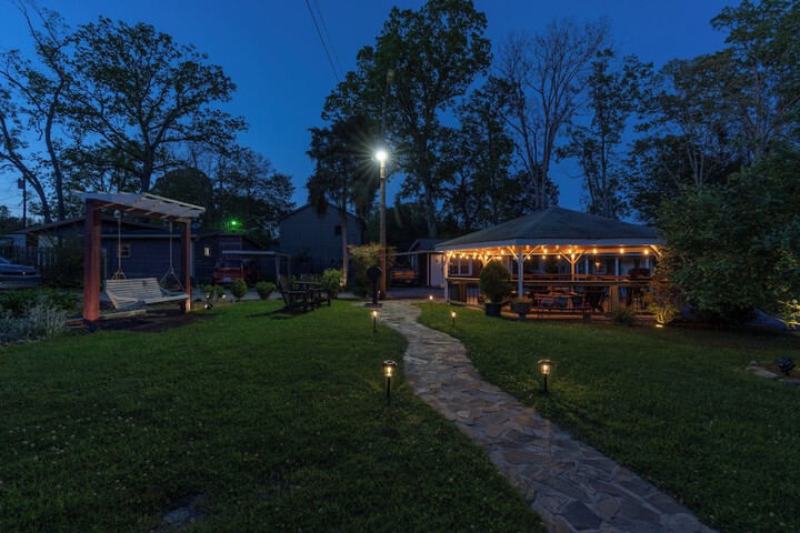 CedarWood Inn