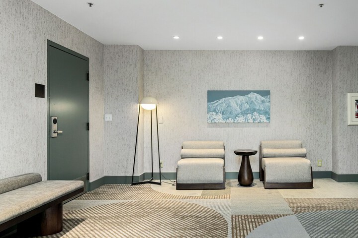 Ballroom/Hall 150 of 177