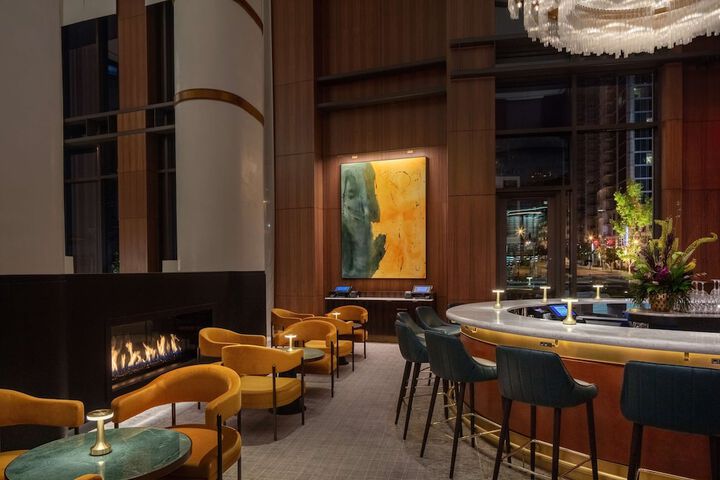 Lounge 62 of 66