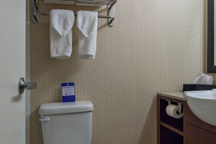 Room 30 of 74
