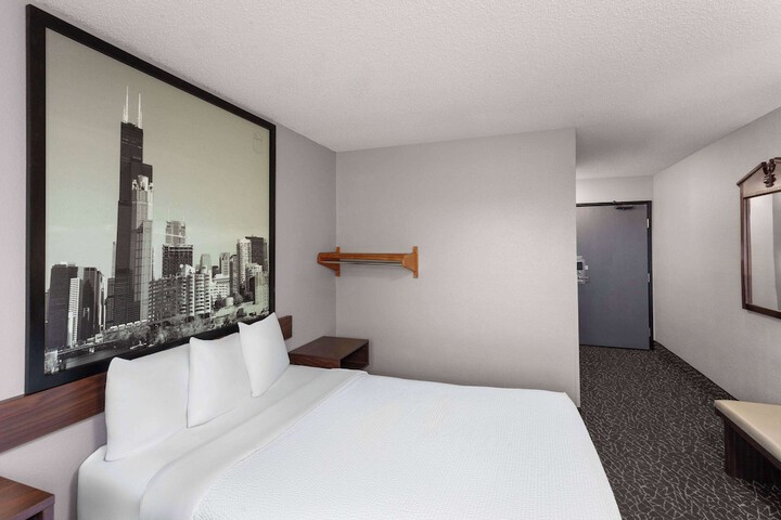 Super 8 by Wyndham Romeoville Bolingbrook